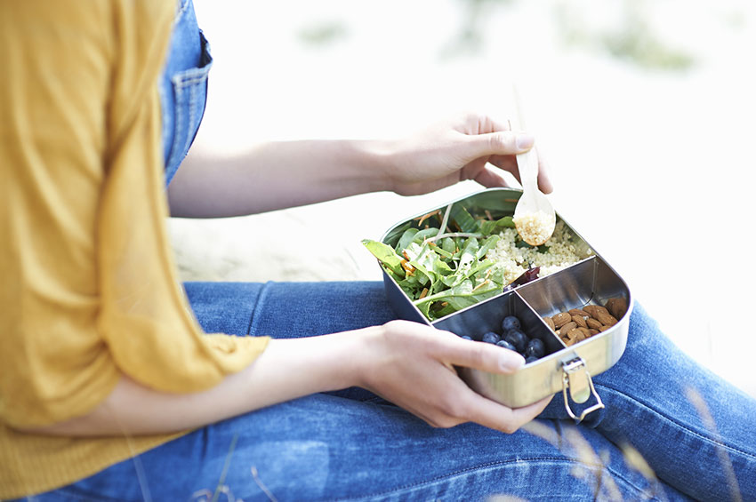 Nutricionista dá dicas para comer bem e manter a higienização da