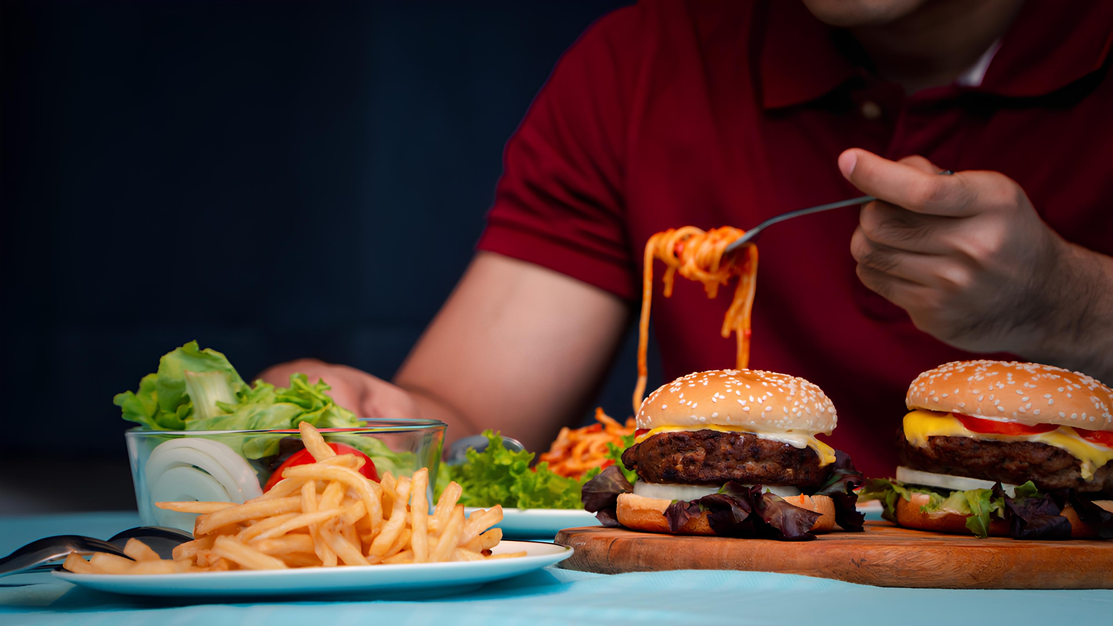 Como controlar a compulsão alimentar: 5 dicas para evitar os ataques de fome