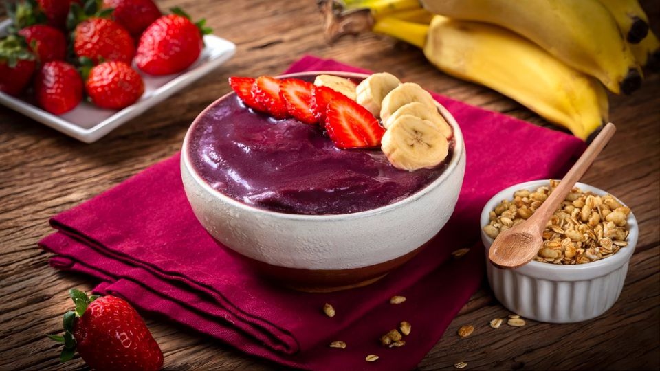 Estudo brasileiro revela que o açaí pode ajudar a proteger o cérebro de adolescentes