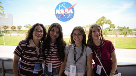 Alunas brasileiras vencem competição internacional com projeto sobre câncer de mama, que será testada no espaço