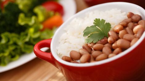 Maior consumo de arroz e feijão está associado a 44% menos insuficiências nutricionais, aponta estudo